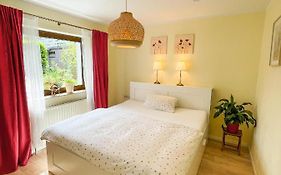 Souterrainwohnung Mit Grossem Garten Und Sauna